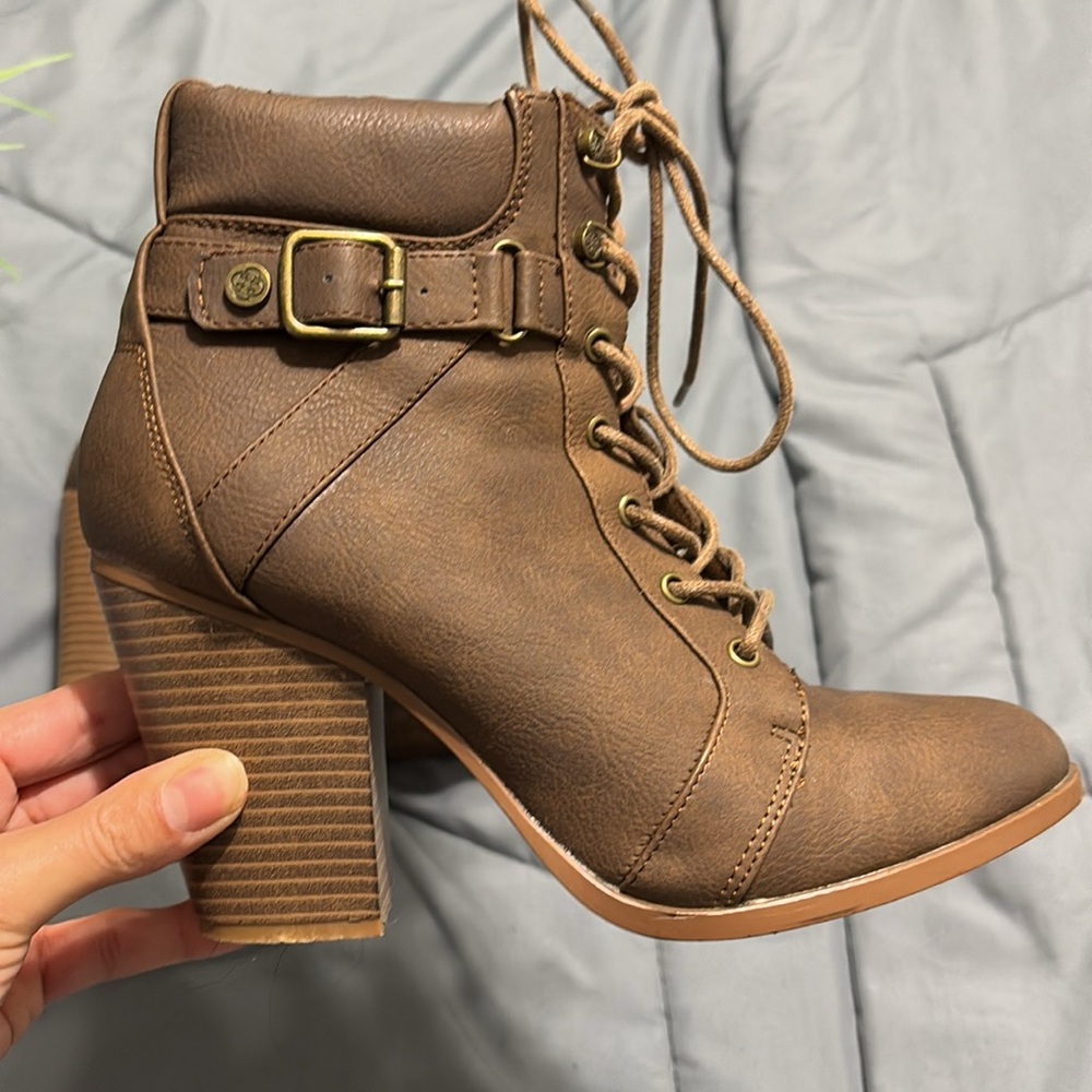 Booties 🥾 - Picture 2 of 4